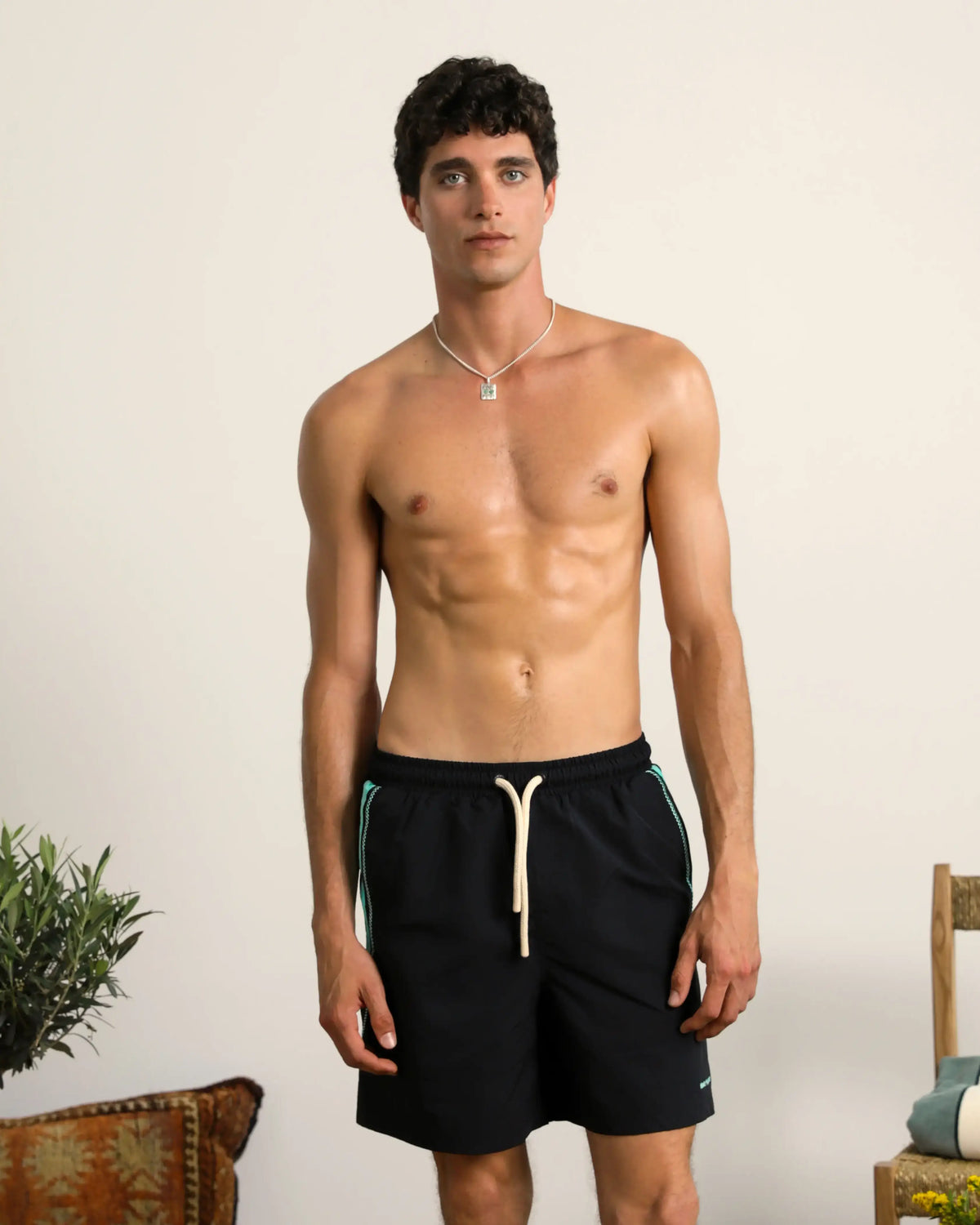 Man [Model is 183cm/6’0” wearing size S]