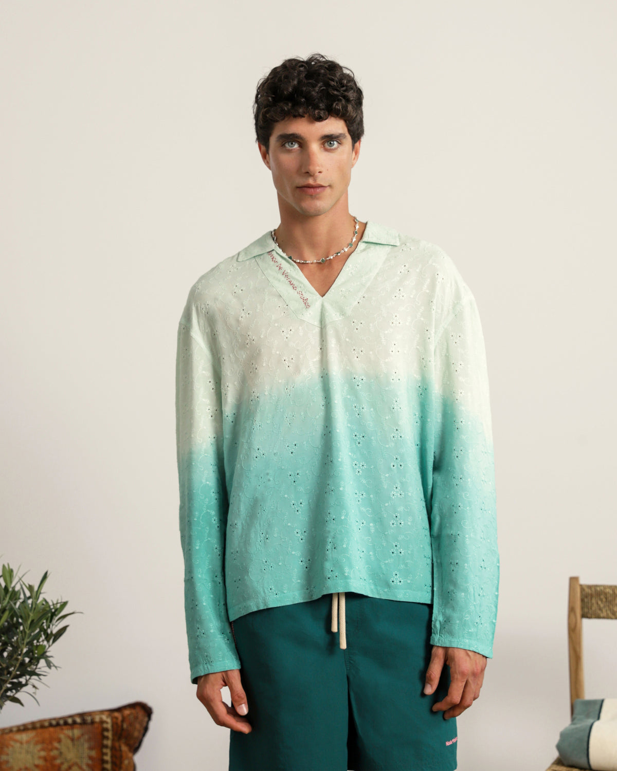 man [Model is 183cm/6'0” wearing size M]