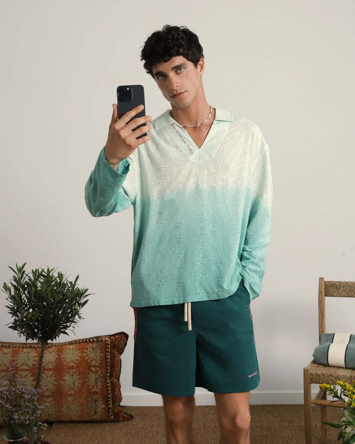 man [Model is 183cm/6'0” wearing size M]