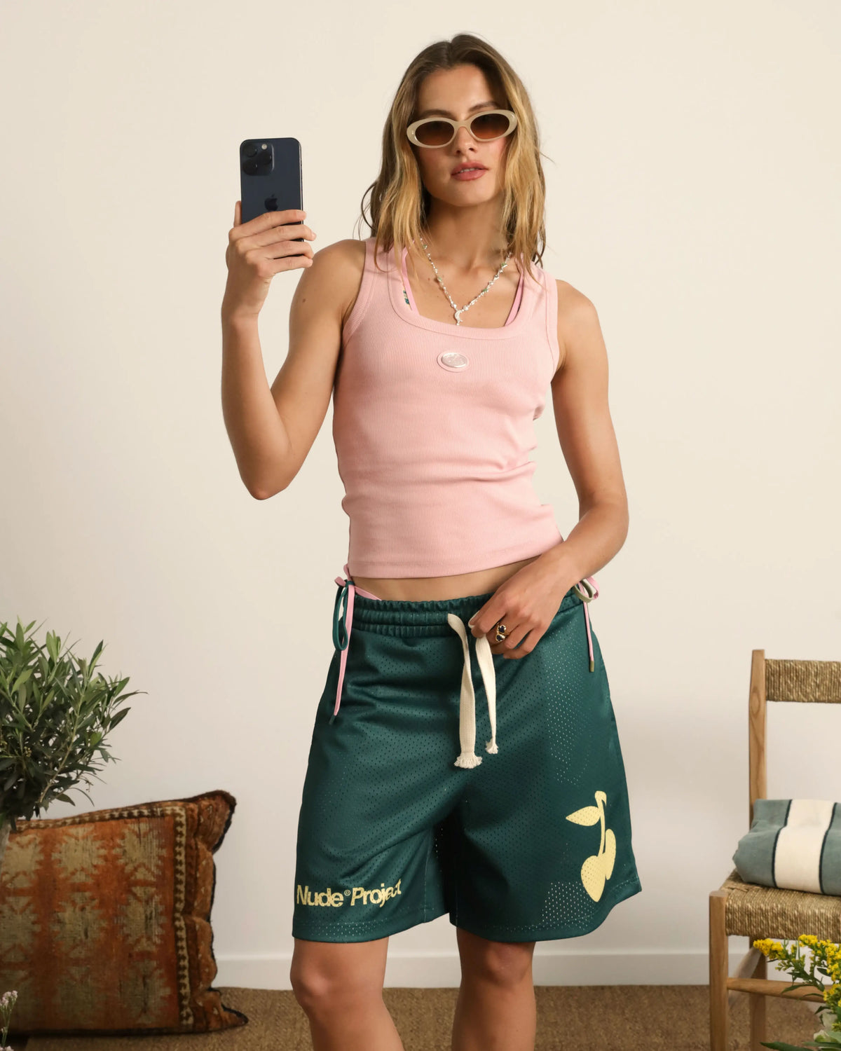 Woman [Model is 175cm/5’7” wearing size S]