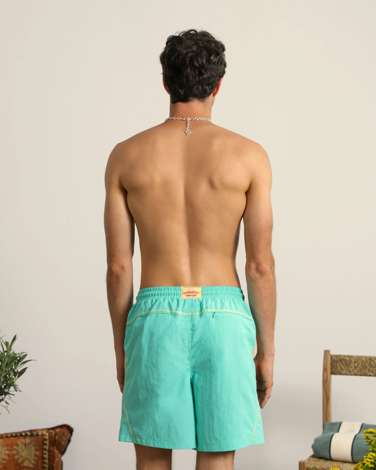 man [Model is 183cm/6'0” wearing size S]