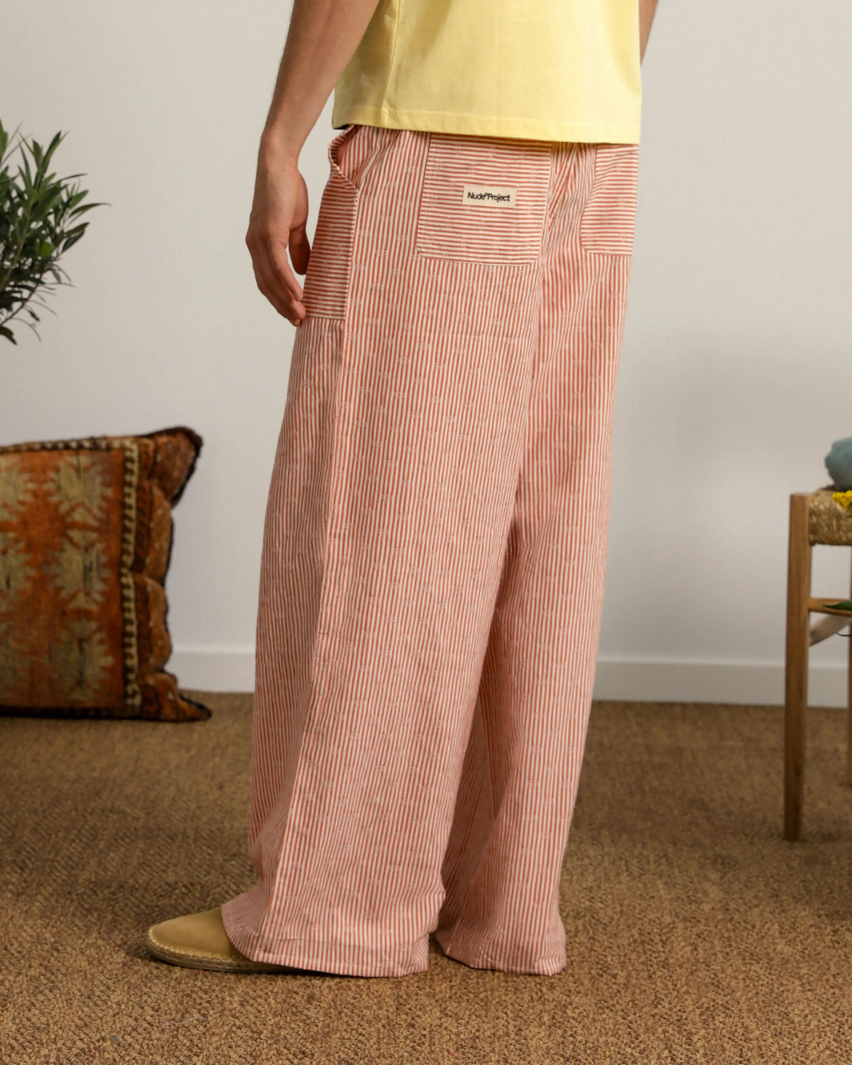 man [Model is 183cm/6'0” wearing size M]