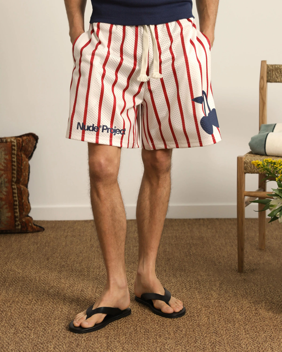 Man [Model is 183cm/6’0” wearing size S]