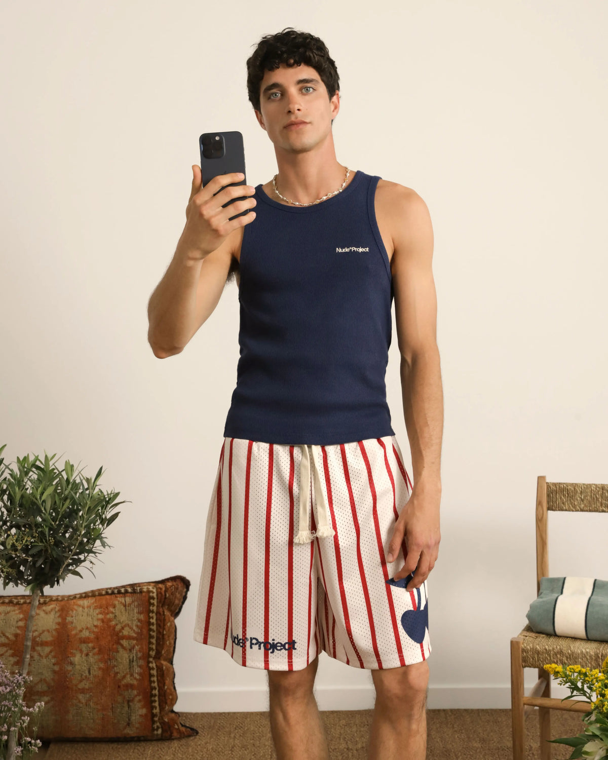 Man [Model is 183cm/6’0” wearing size S]