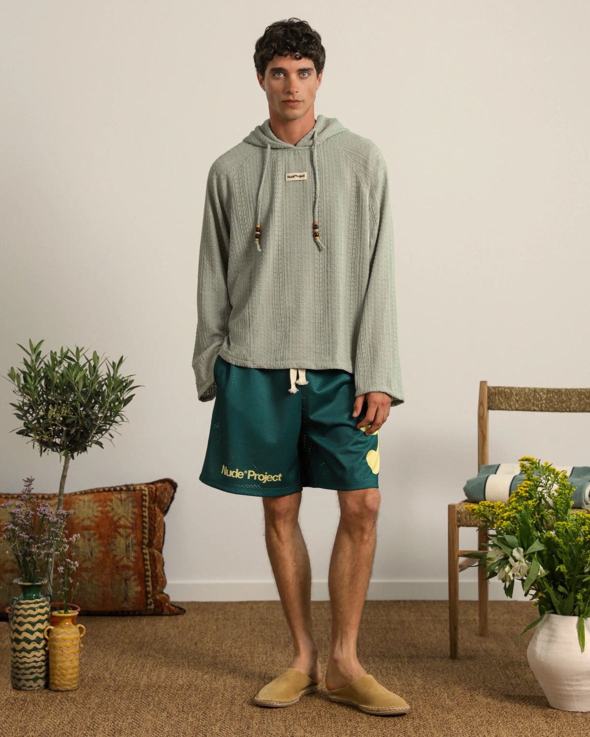 man [Model is 183cm/6'0” wearing size M]