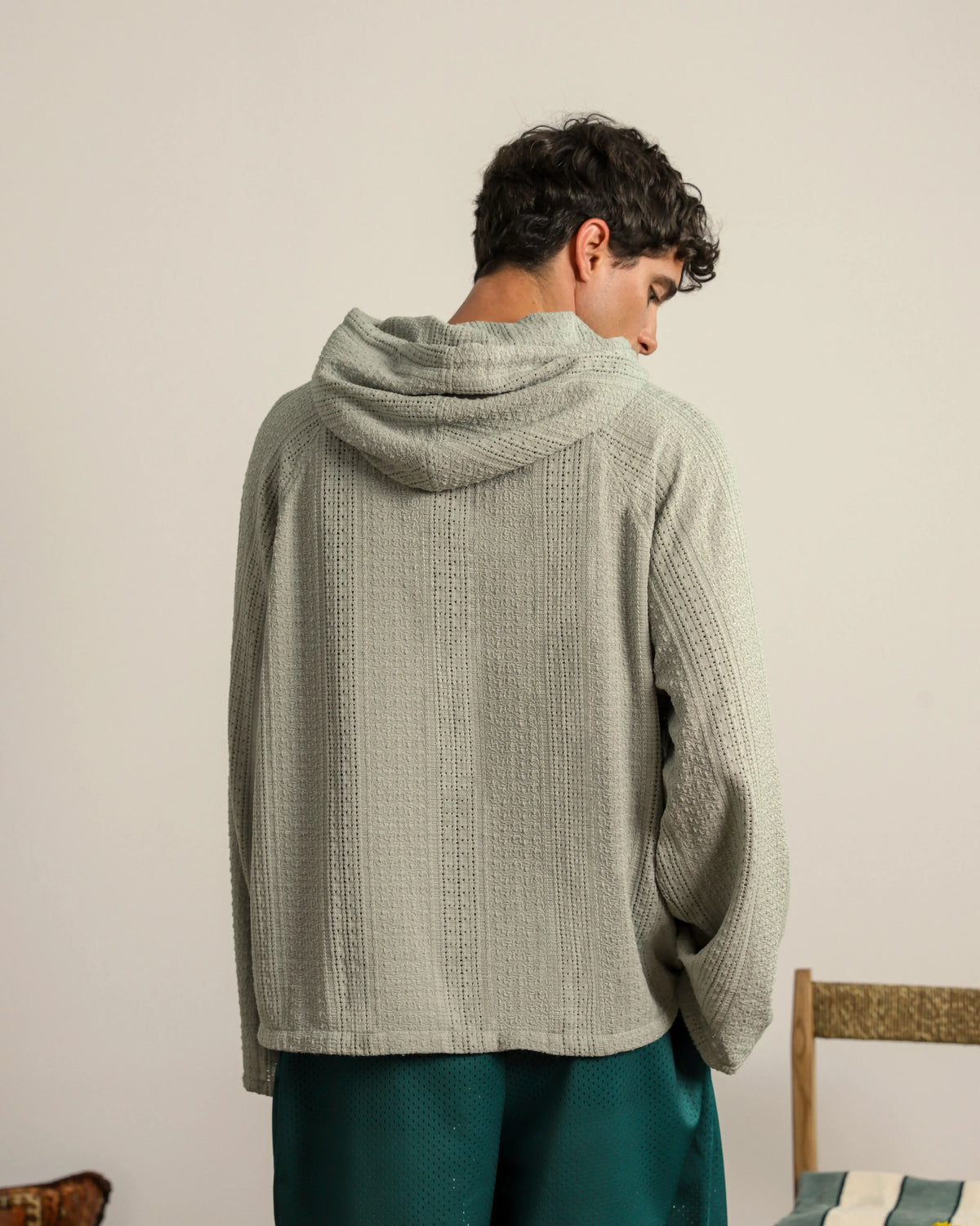 man [Model is 183cm/6'0” wearing size M]