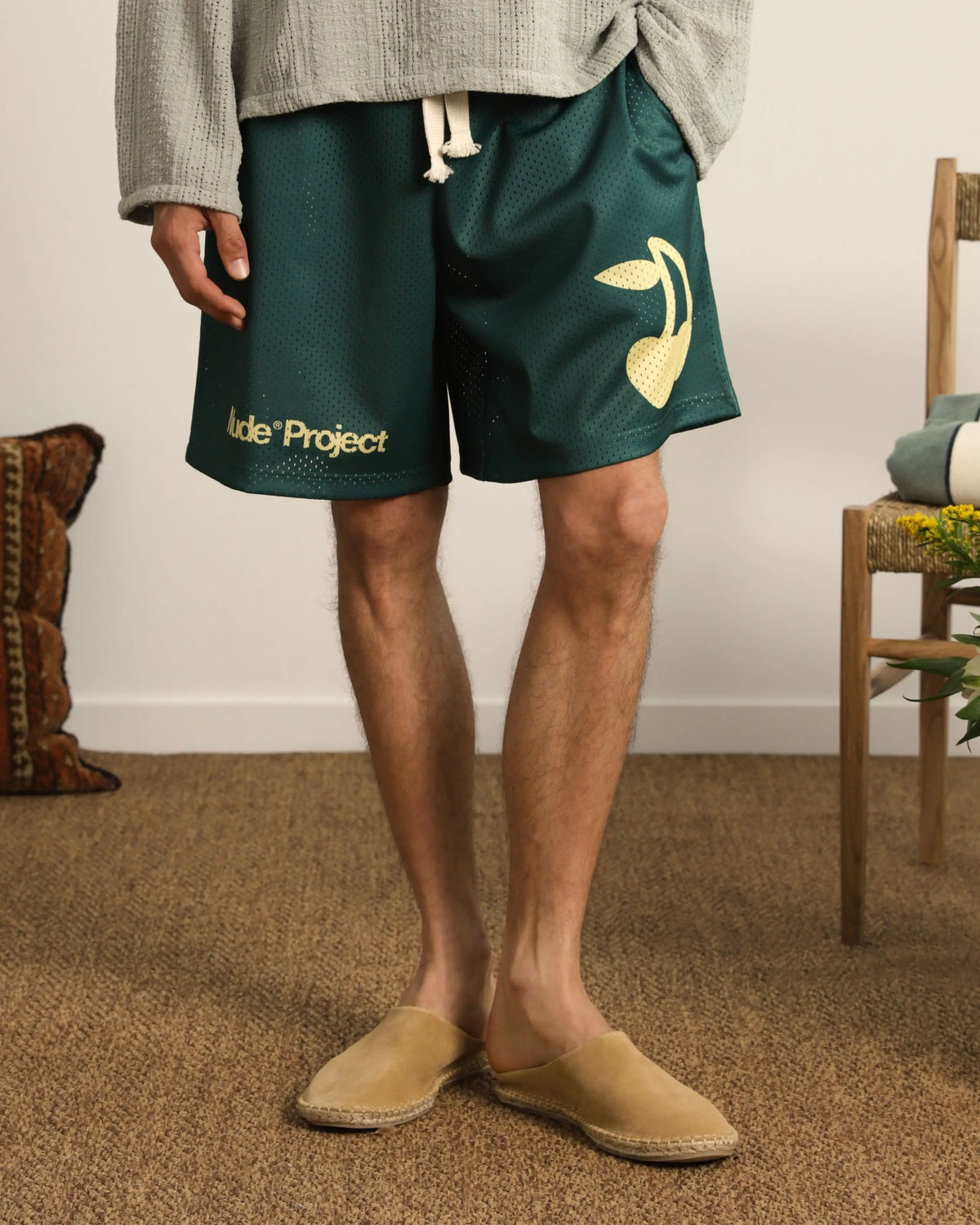 Man [Model is 183cm/6’0” wearing size S]