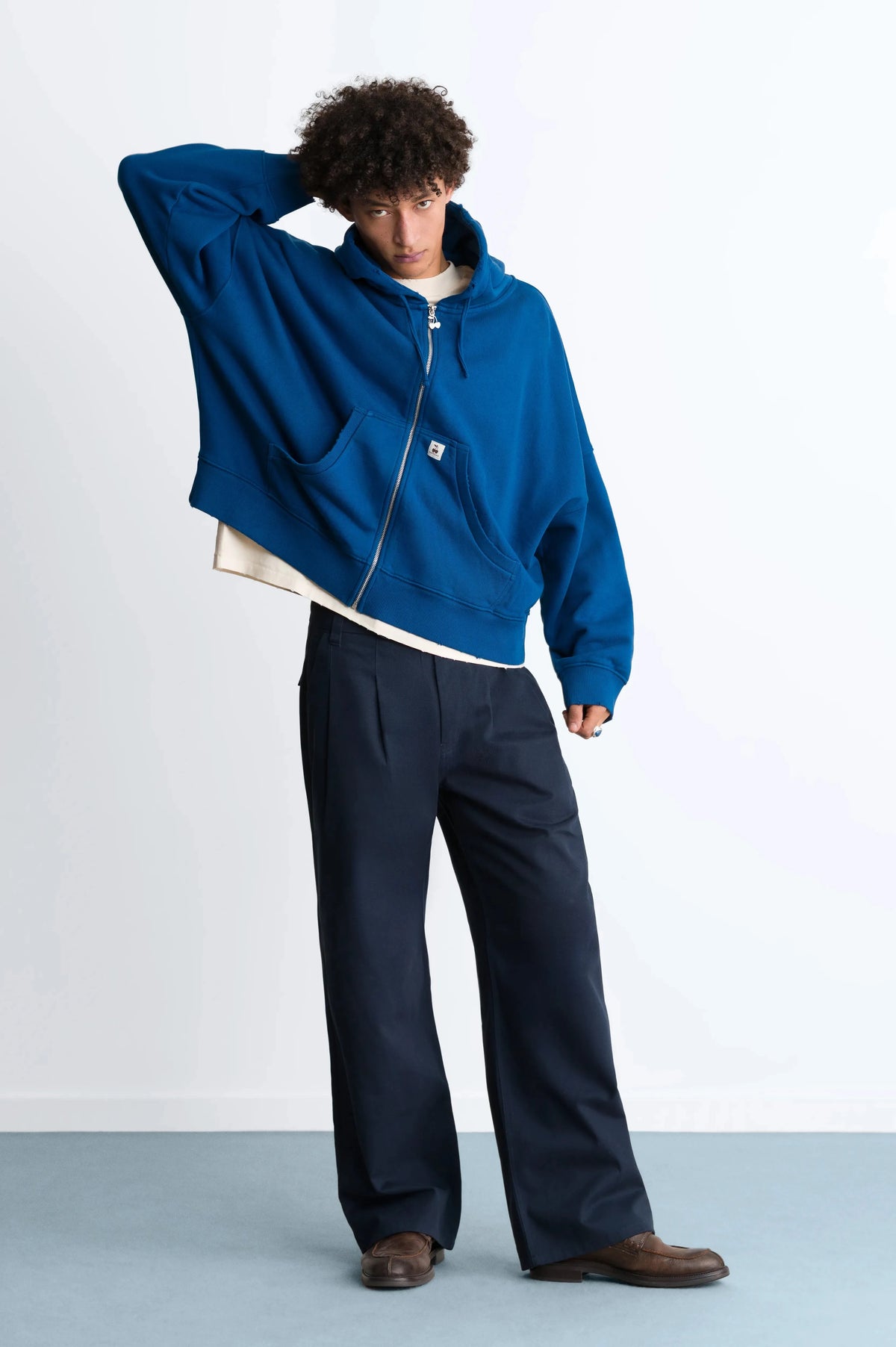 MAN [Model is 180cm/5’11” wearing size M]