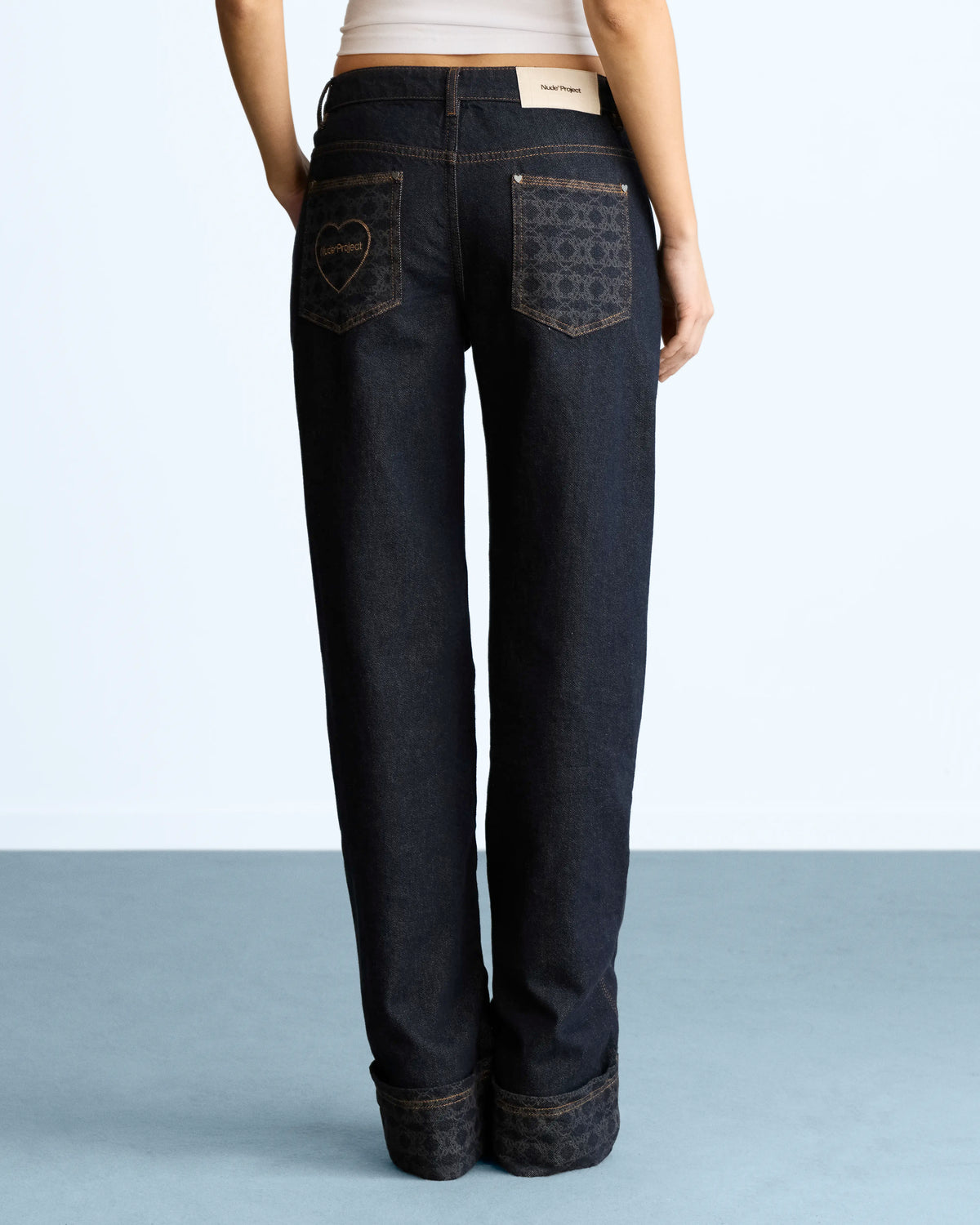 WOMAN [Model is 1.74 m / 5’9” wearing size S]