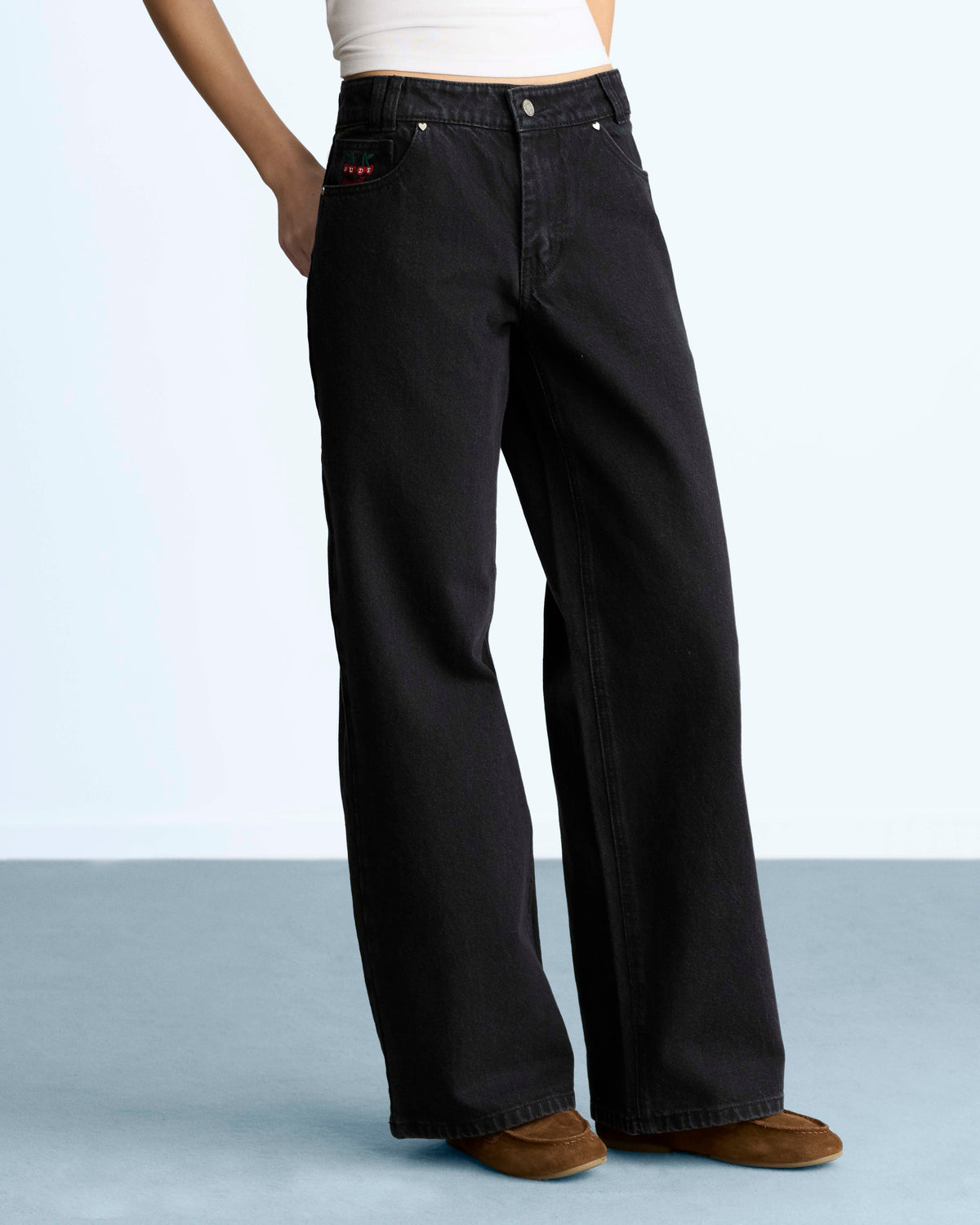 WOMAN [Model is 1.74 m / 5’9” wearing size S]