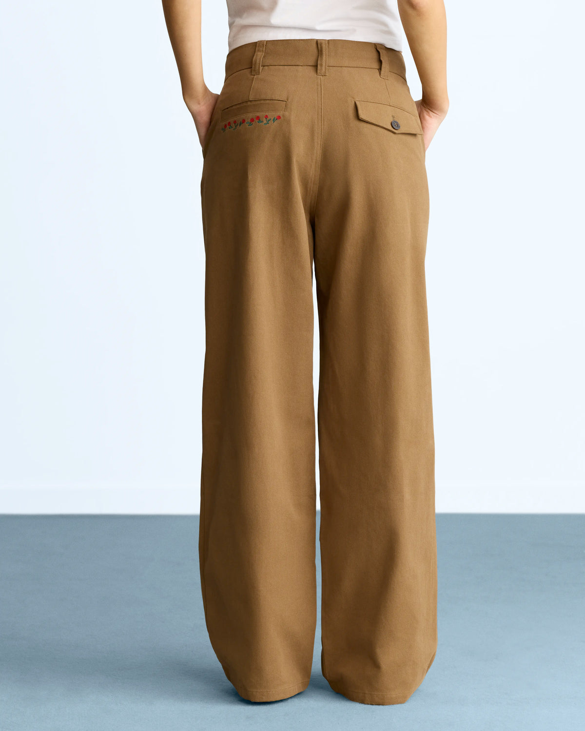 WOMAN [Model is 1.74 m / 5’9” wearing size S]