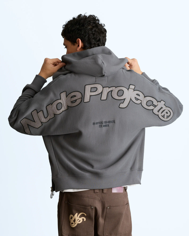 MAN [Model is 1.88 m / 6’2” wearing size L]