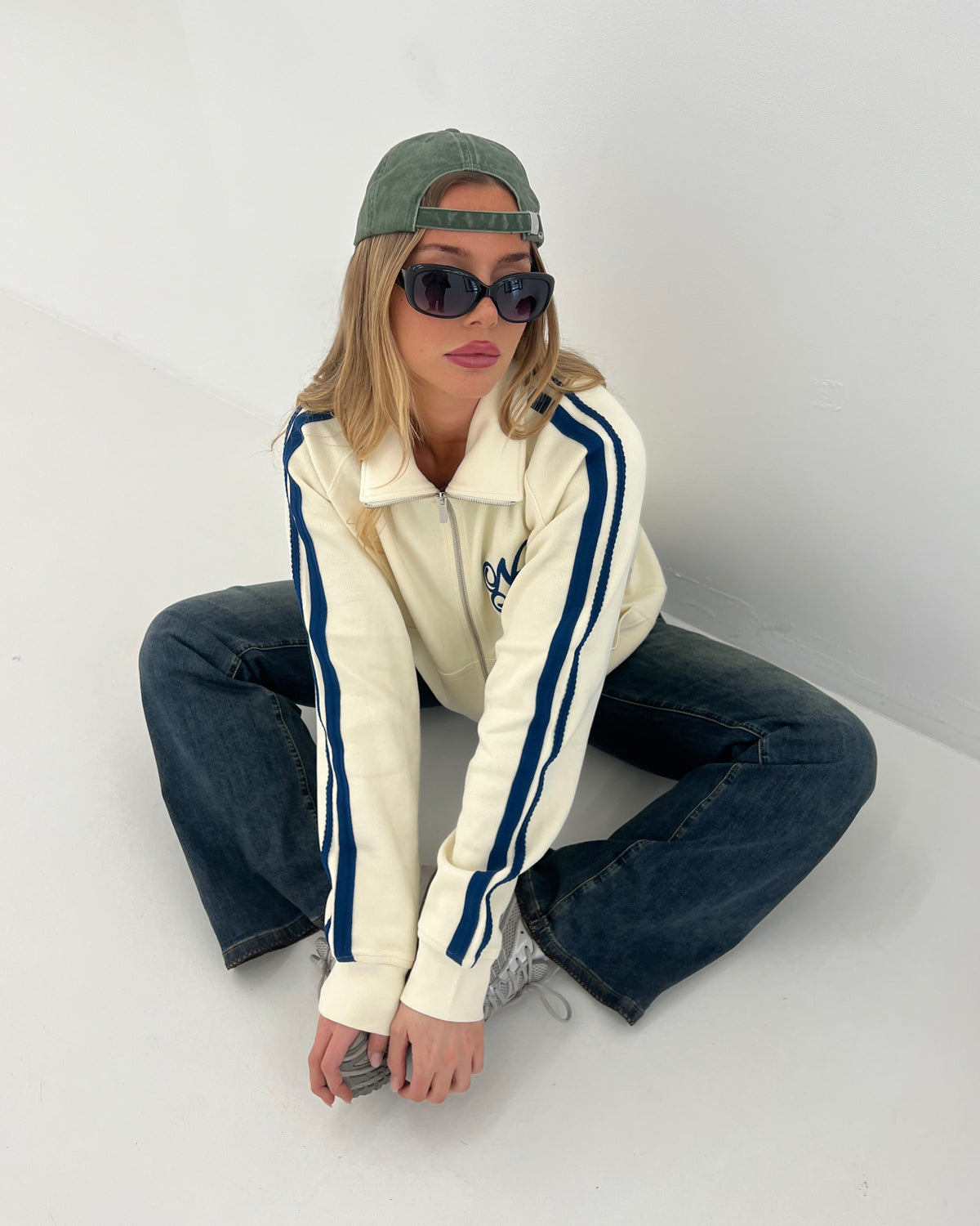 Ying-Yang Zip-Up Marshmallow