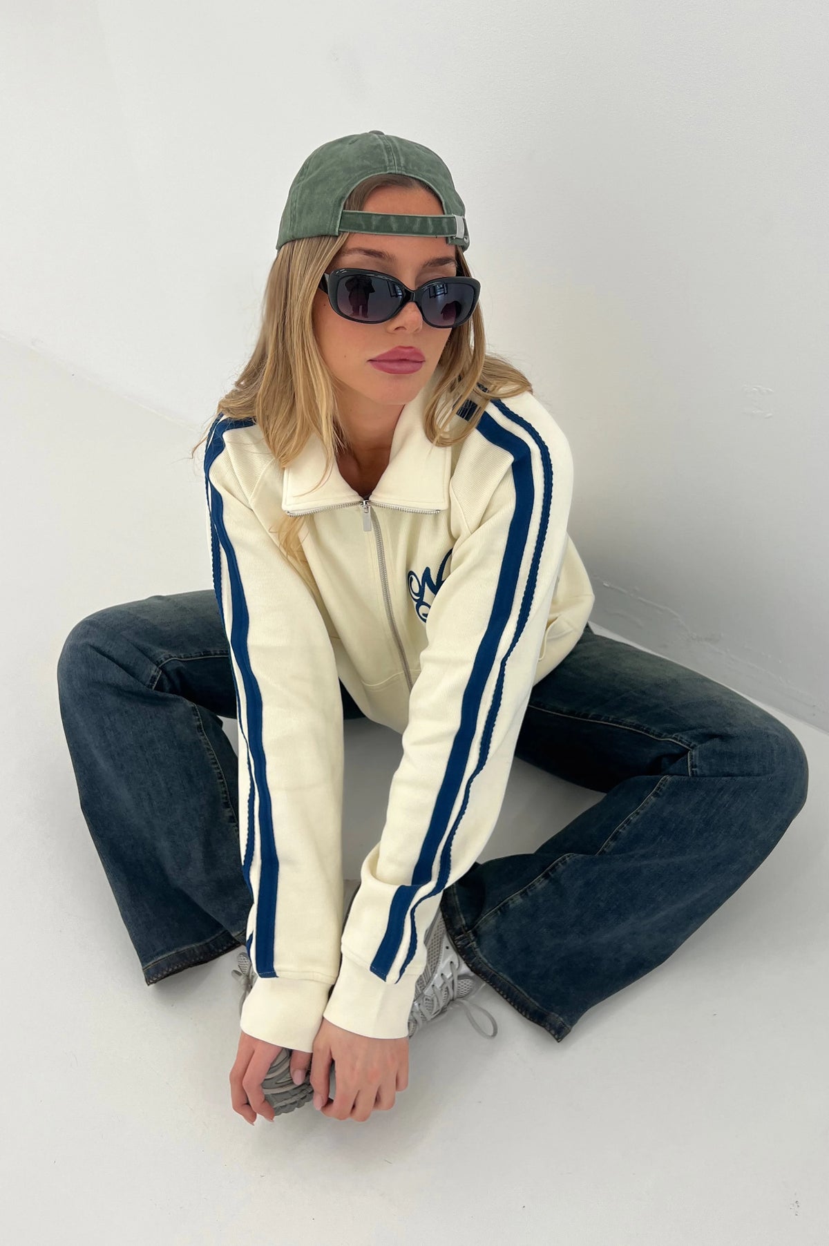 Ying-Yang Zip-Up Marshmallow