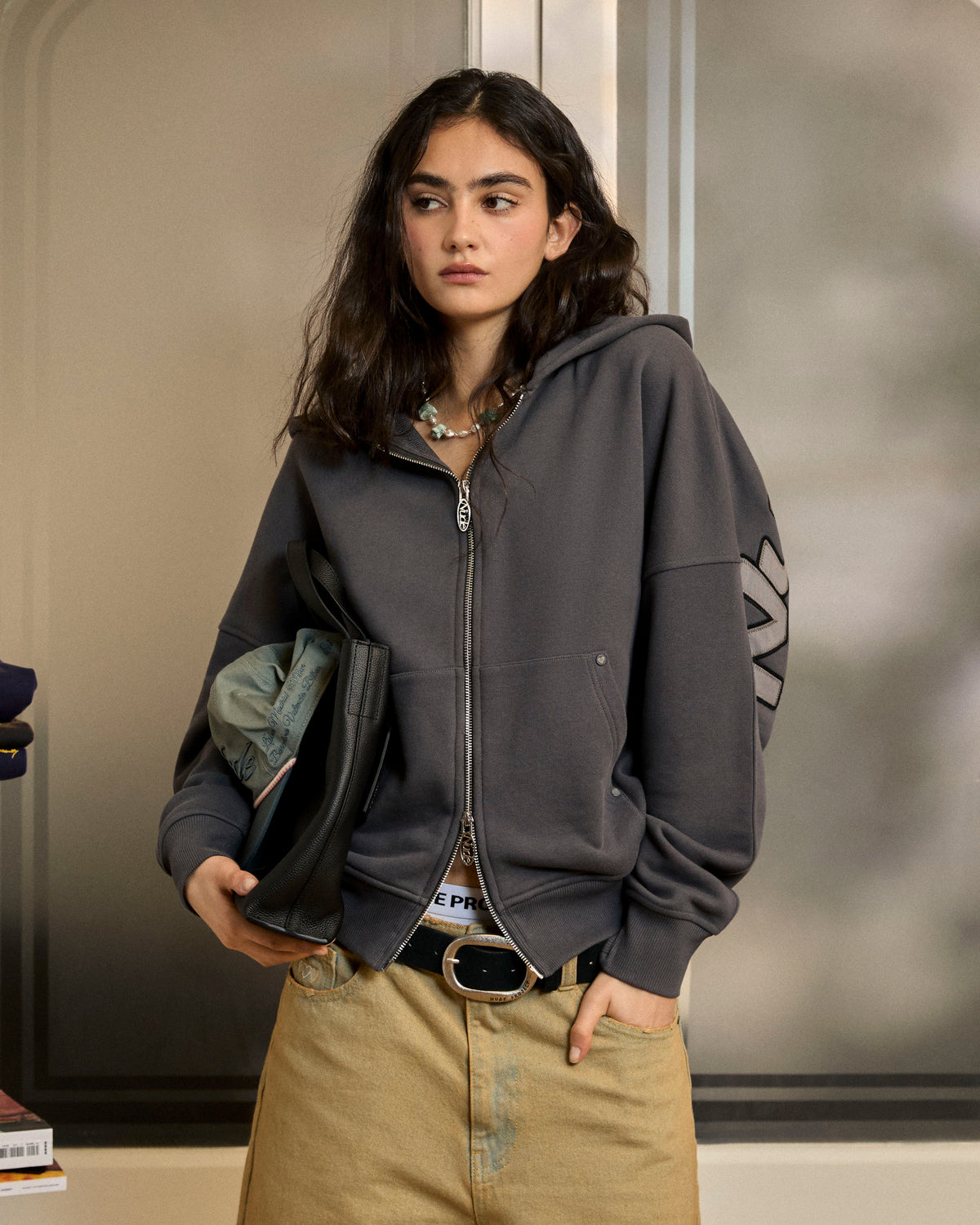 woman [Model is 175cm/5'9" wearing size M]