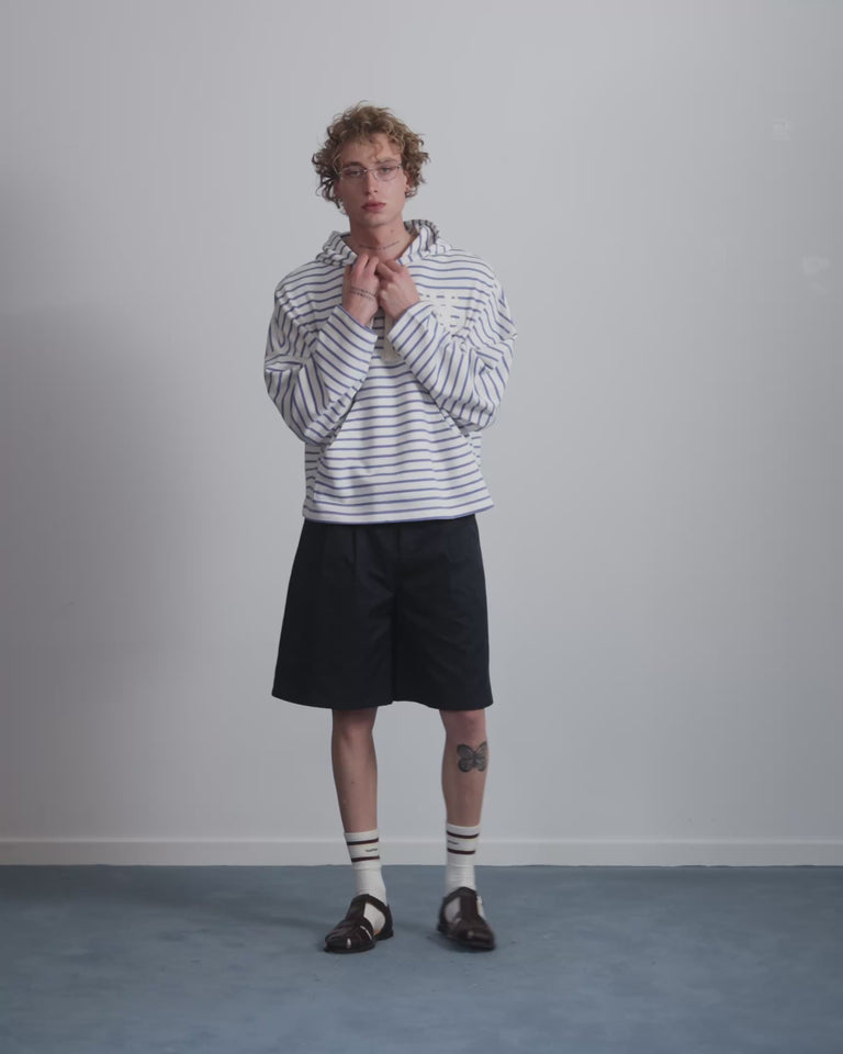 MAN [Model is 190 cm / 6’3” wearing size L]