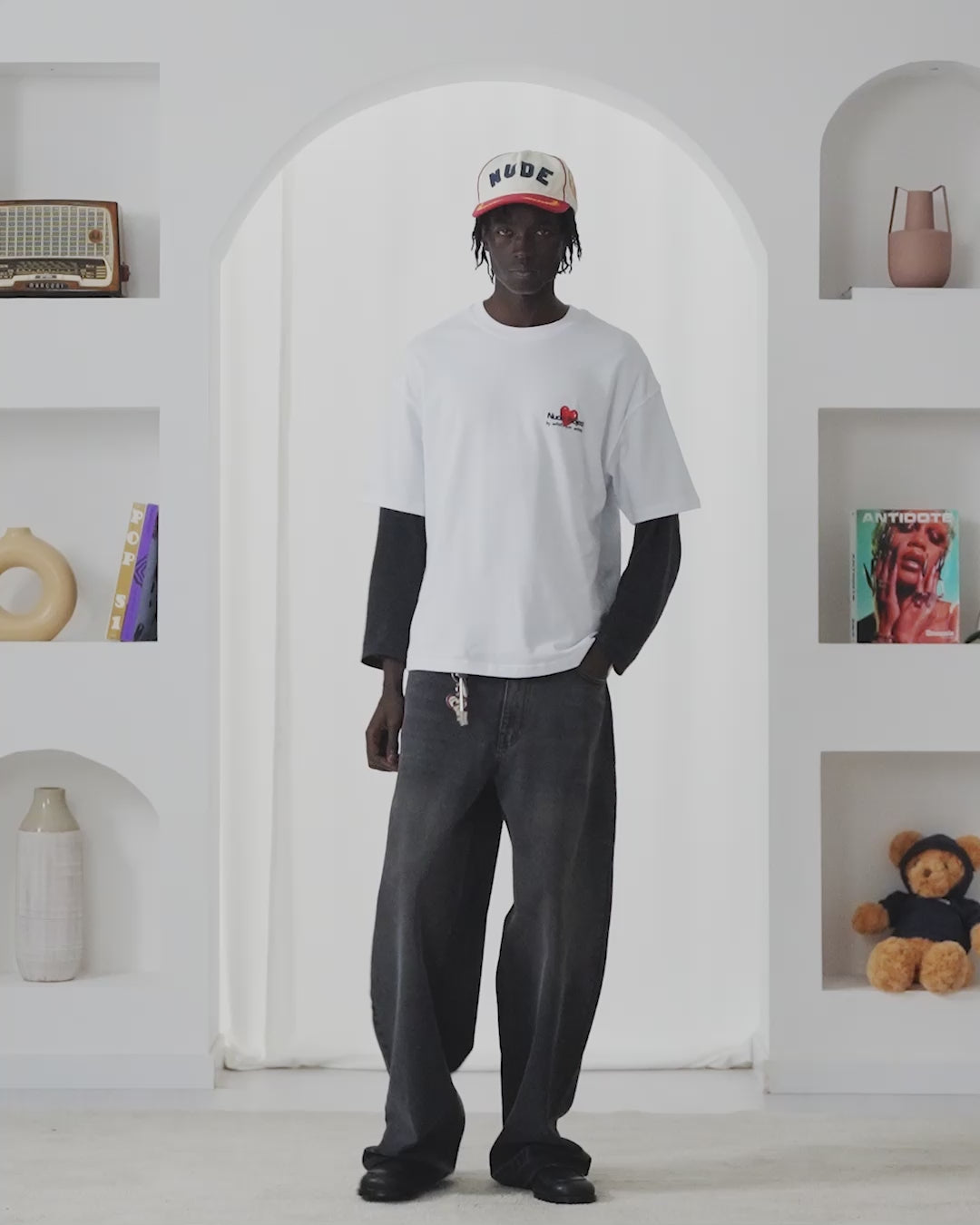 Man [Model is 186cm/6’1” wearing size M]