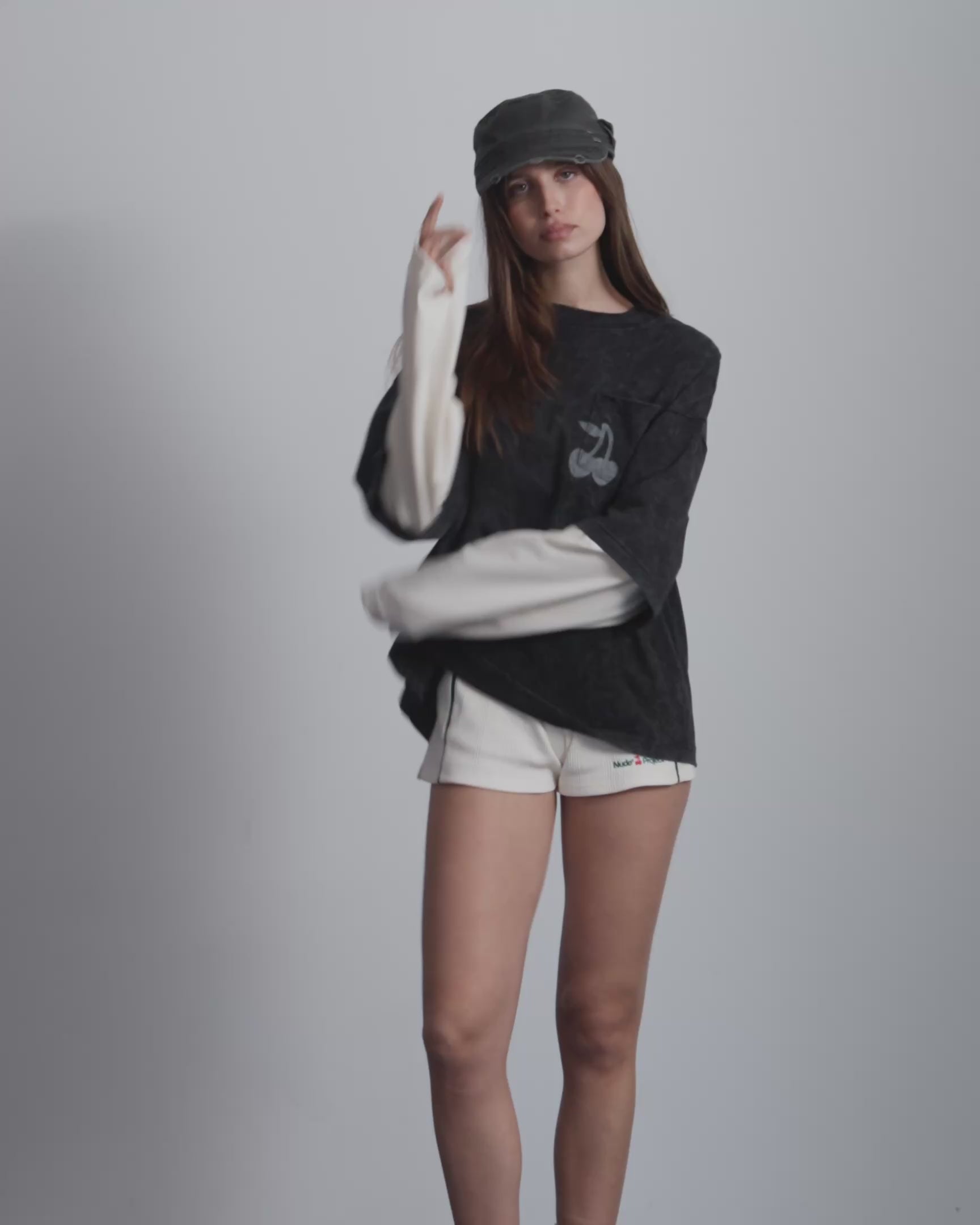 WOMAN [Model is 173 cm / 5’8” wearing size S]