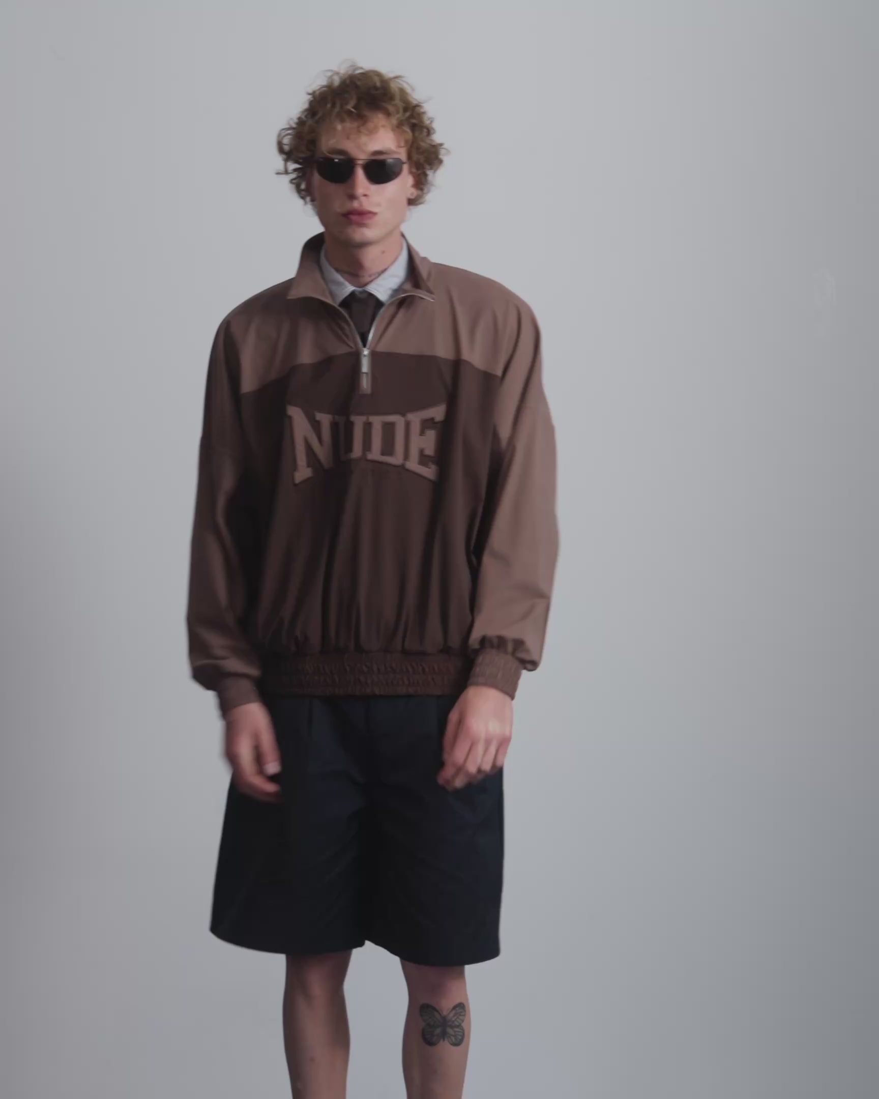 MAN [Model is 190 cm / 6’3” wearing size L]