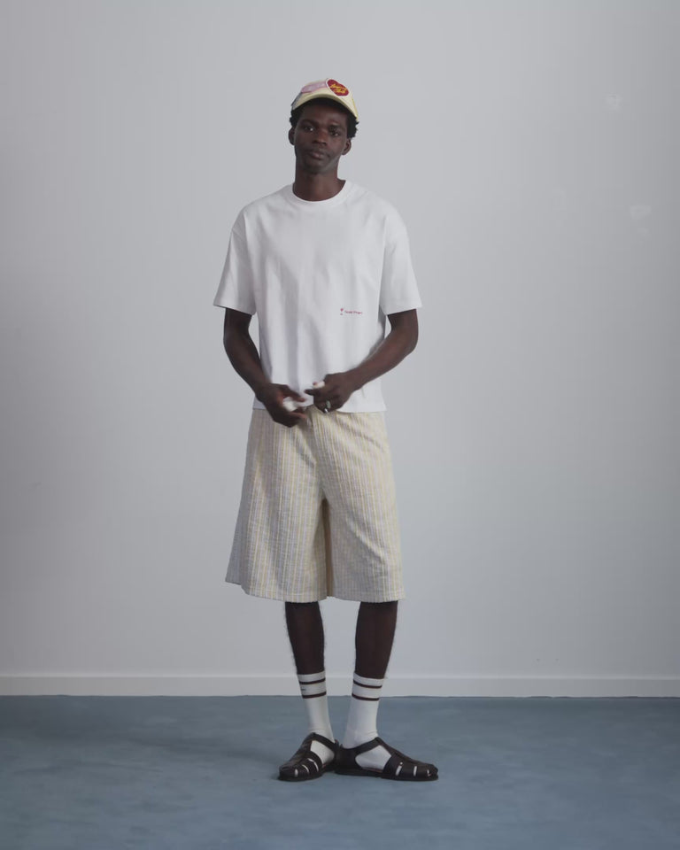 MAN [Model is 188 cm / 6’2” wearing size M]