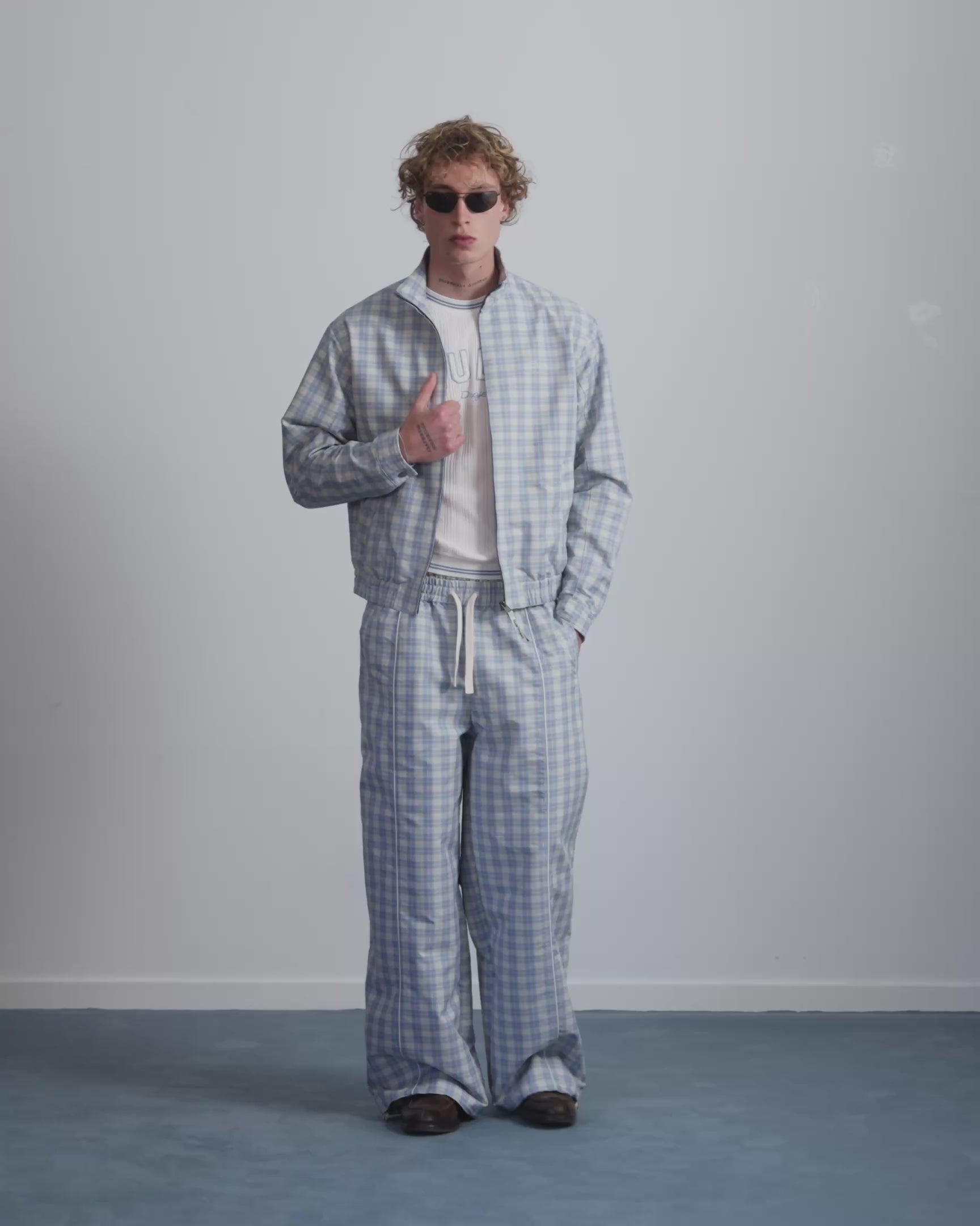 MAN [Model is 190 cm / 6’3” wearing size L]