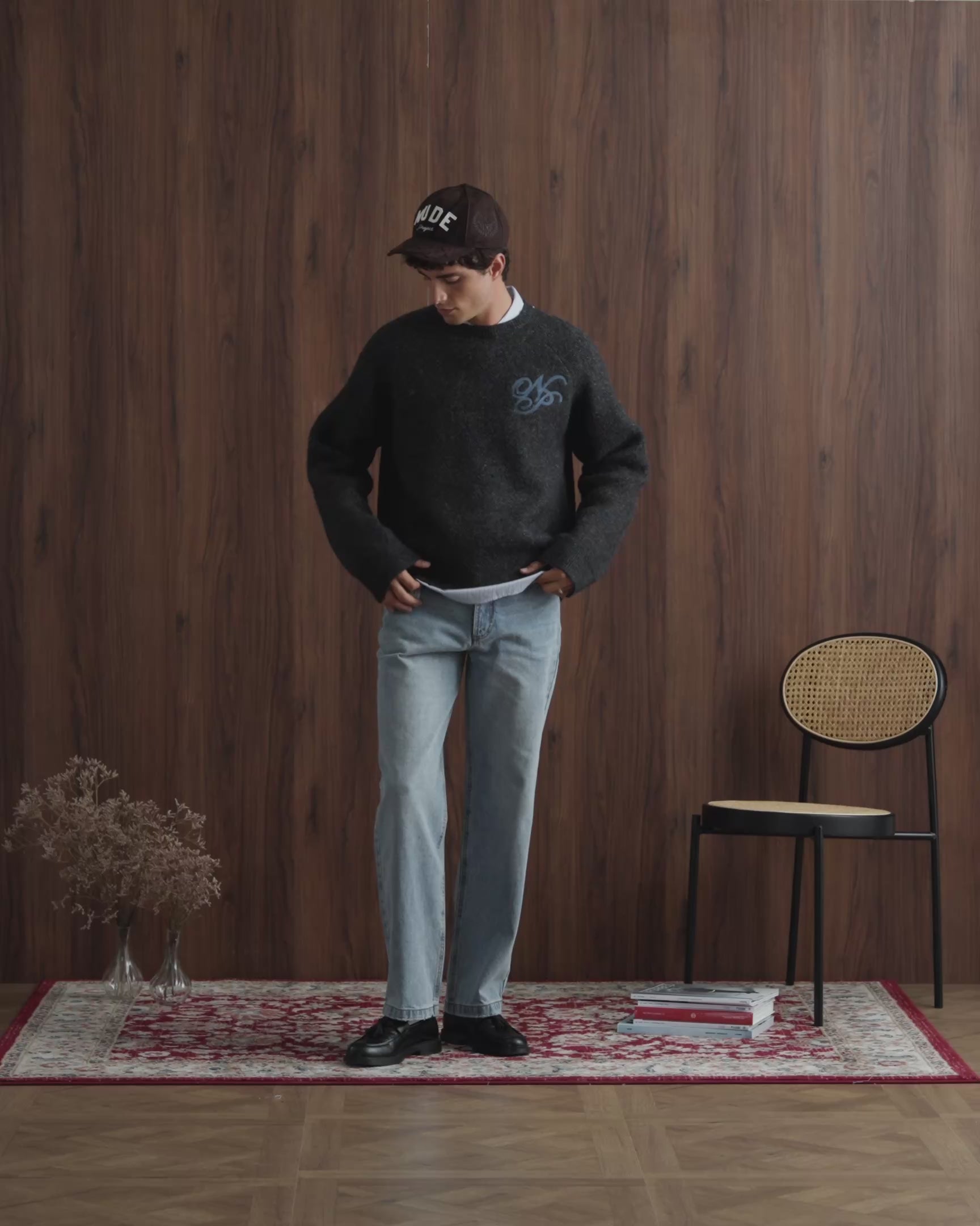 MAN [Model is 1.85 m / 6’1” wearing size M]