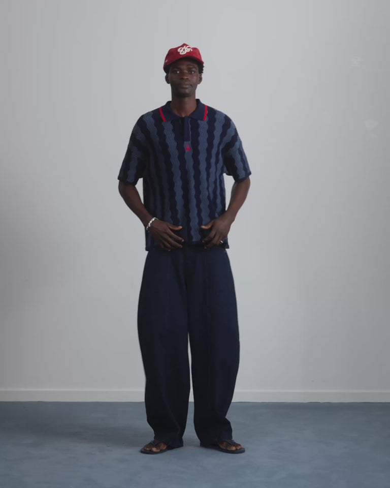 MAN [Model is 188 cm / 6’2” wearing size L]