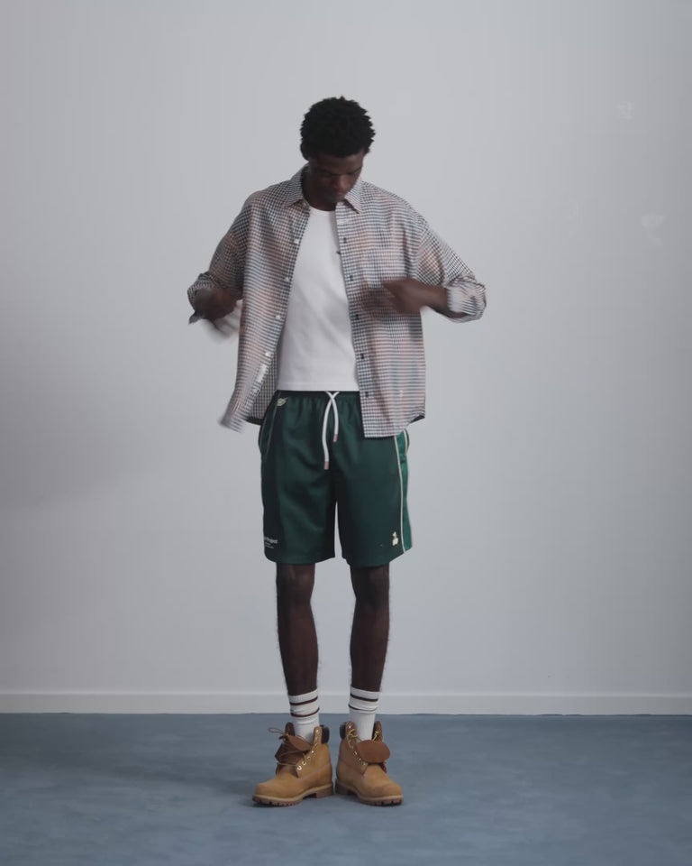 MAN [Model is 188 cm / 6’2” wearing size L]