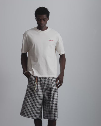 MAN [Model is 188 cm / 6’2” wearing size M]