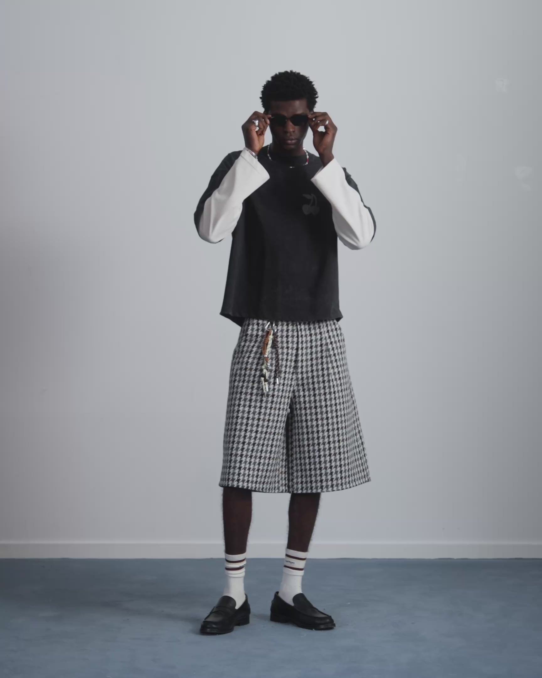 MAN [Model is 188 cm / 6’2” wearing size M]