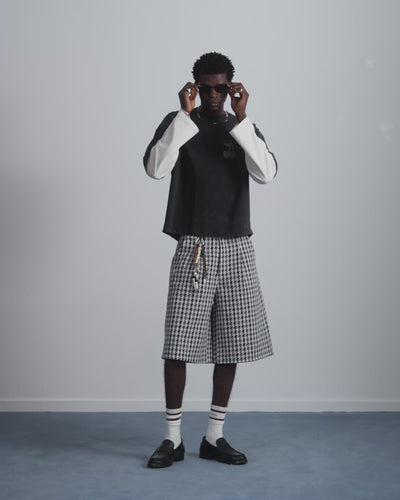 MAN [Model is 188 cm / 6’2” wearing size M]