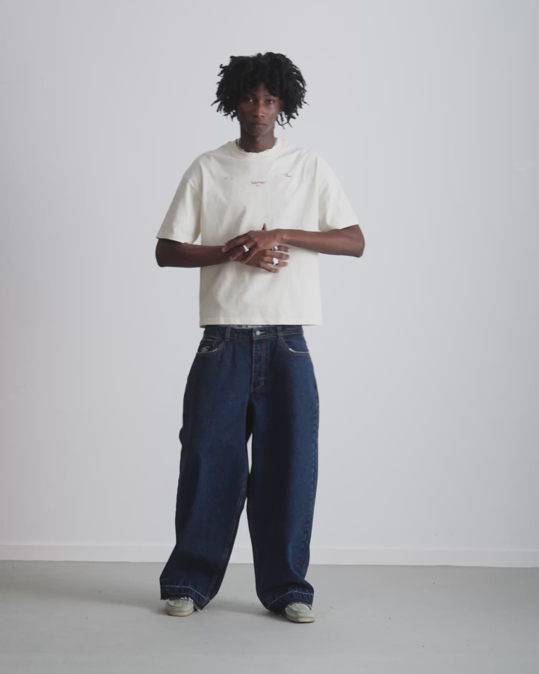 MAN [Model is 189cm /6'2.5" wearing size M]