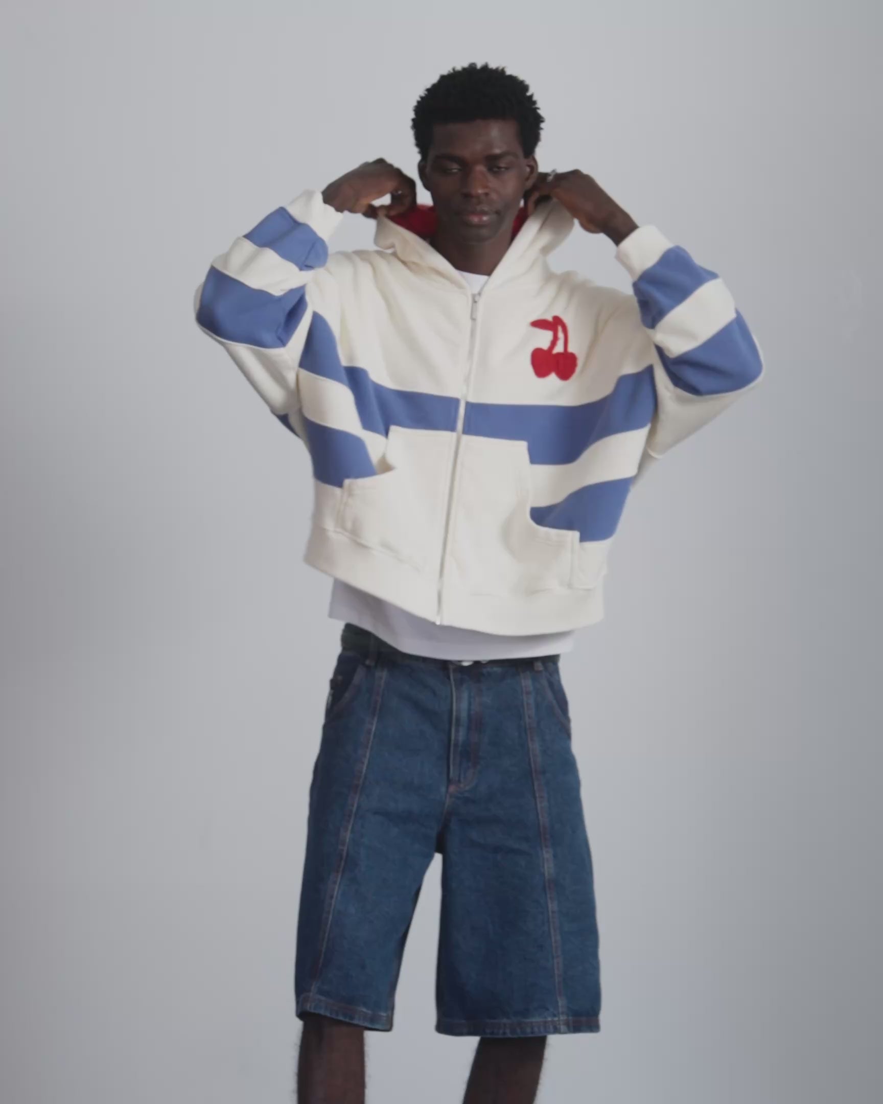 MAN [Model is 188 cm / 6’2” wearing size M]