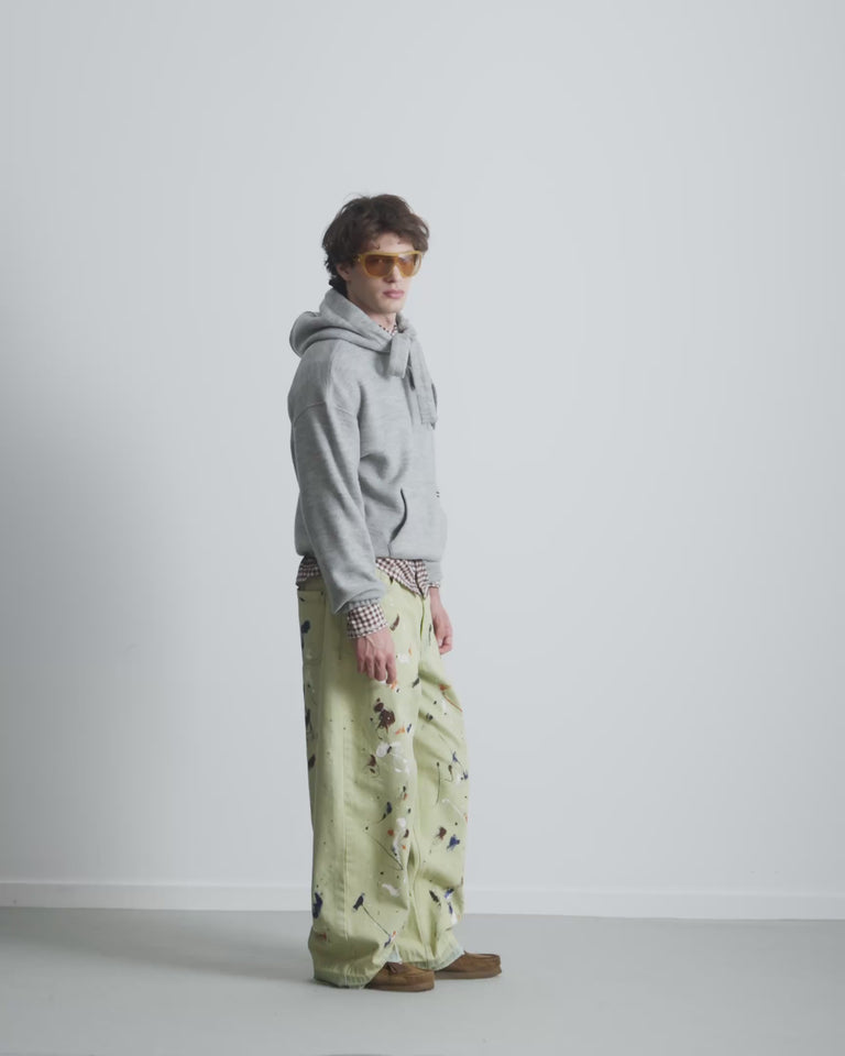 MAN [Model is 1.83 m / 6’0” wearing size M]