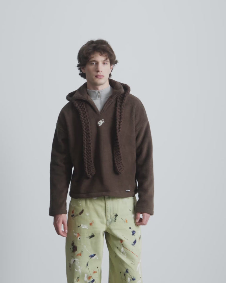 MAN [Model is 1.83 m / 6’0” wearing size M]