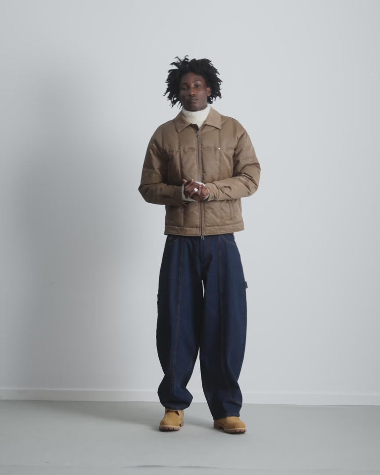 MAN [Model is 1.89 m / 6’2” wearing size L]