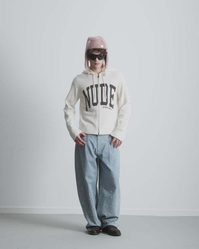 MAN [Model is 1.83 m / 6’0” wearing size L]