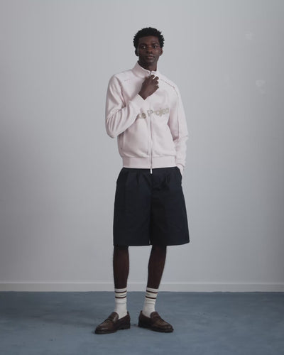 MAN [Model is 188 cm / 6’2” wearing size M]