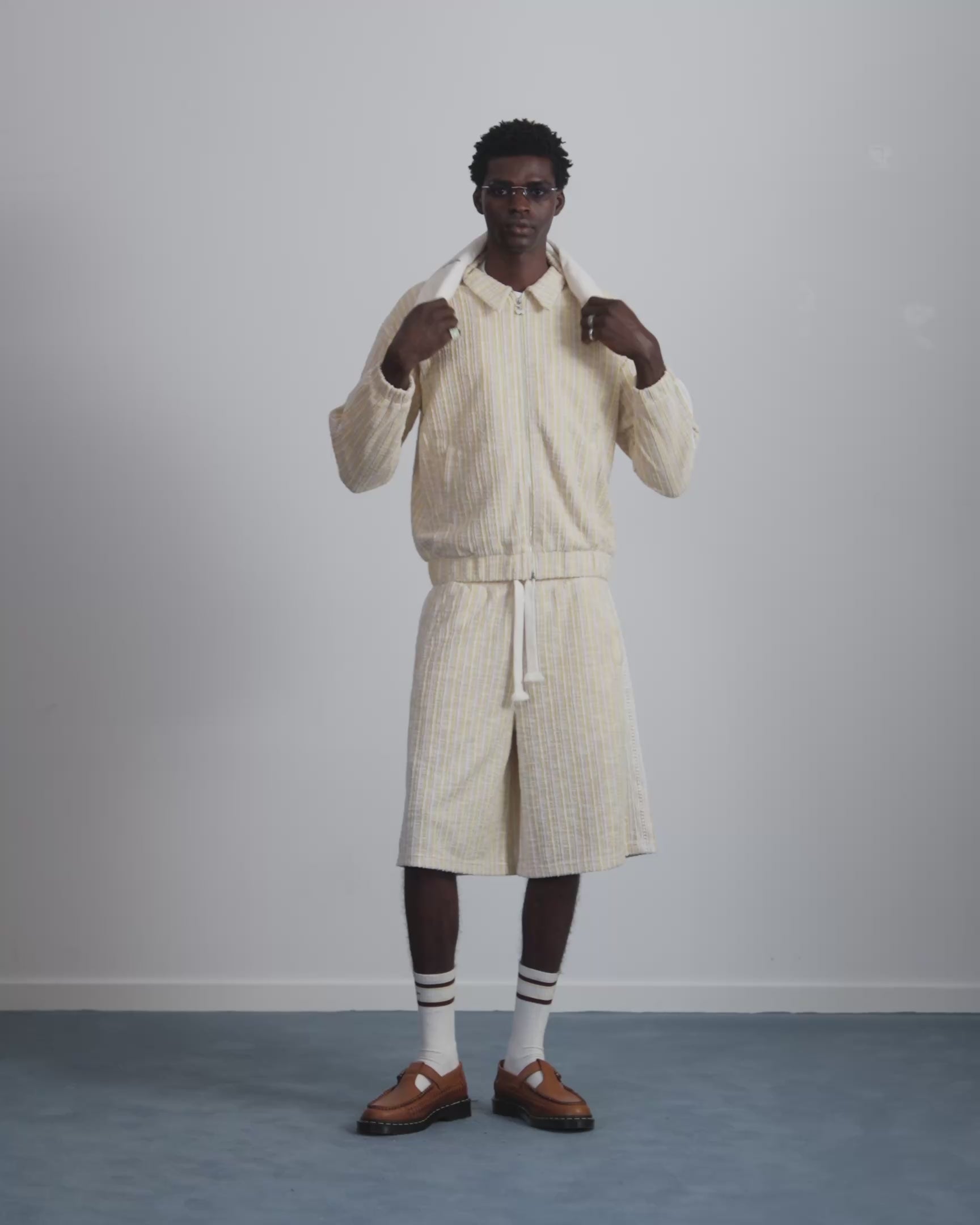 MAN [Model is 188 cm / 6’2” wearing size L]