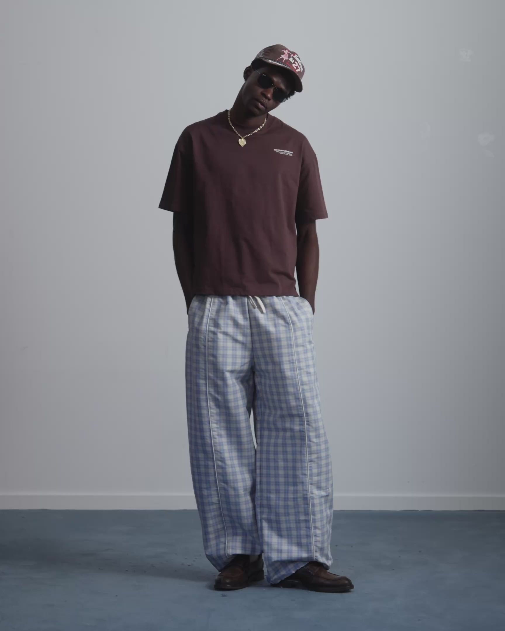 MAN [Model is 188 cm / 6’2” wearing size M]