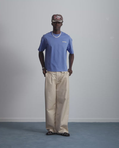 MAN [Model is 188 cm / 6’2” wearing size M]
