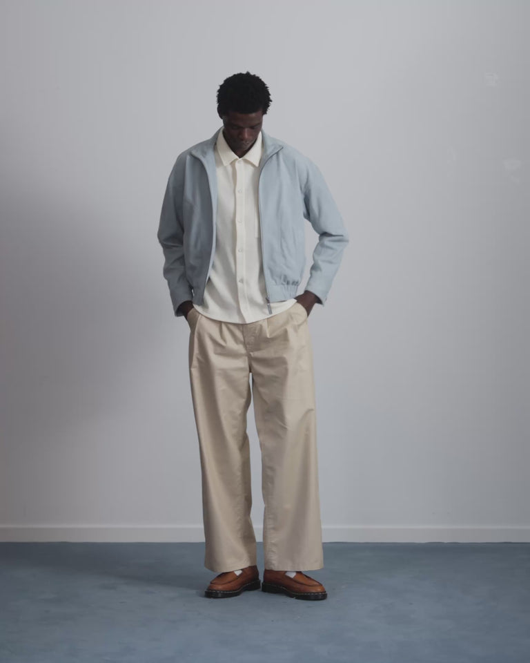MAN [Model is 188 cm / 6’2” wearing size M]